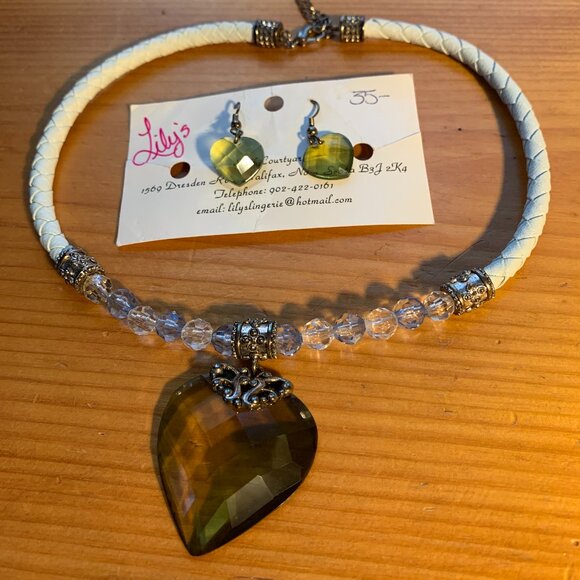 Boutique: "Lily's Lingerie"Lime-Green faceted Necklace & Matching Earrin… - Picture 5 of 8